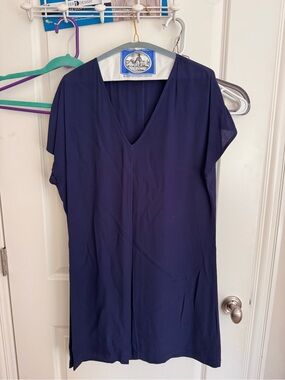 Women's Navy V-Neck Short Sleeve Top